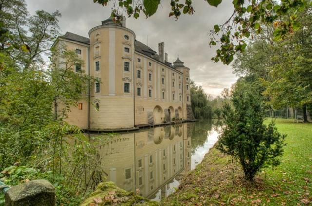 Gastehaus Schloss Bernau Hotell Fischlham Exteriör bild